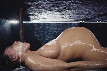 La creampie aliena l'ha quasi fatta lacrimare e ha sborrato anche lei