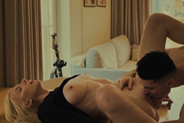 Guardi la passione tra di noi - pronto a leccarla fino all'orgasmo 👅