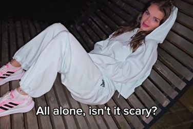 Mi fa un pompino mentre suo marito dorme - è lecito? 🙄 Mi fa un pompino mentre suo marito dorme - è lecito? 🙄