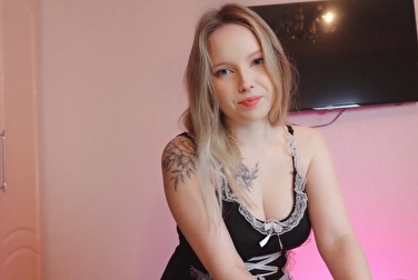 Le farà un pompino, pulirà la casa - e le farà un trattamento del viso 😏