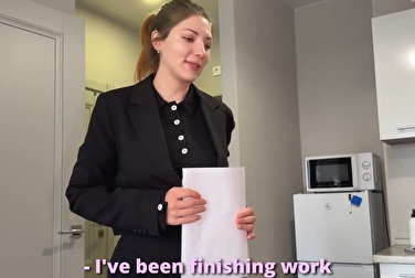 Licenziarla o scoparla? Vediamo come reagisce alle molestie