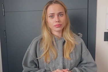 La ragazza delle consegne è arrivata senza un ordine, quindi le ho offerto subito del sesso