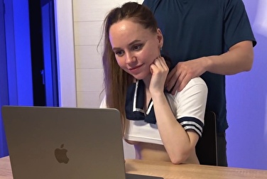 Situazione del cazzo! Sono in videochiamata e lui vuole scopare