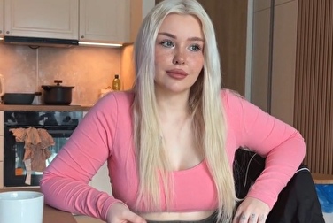 Chi l'avrebbe mai detto che mia sorella fosse così sexy? Le ho subito fatto le avance
