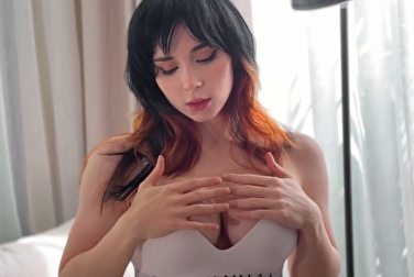 Voi l'avete chiesto, noi l'abbiamo pubblicato! Qui troverete sia scene di sesso con lei, sia un let's play di Minecraft 🧱 ⛏️
